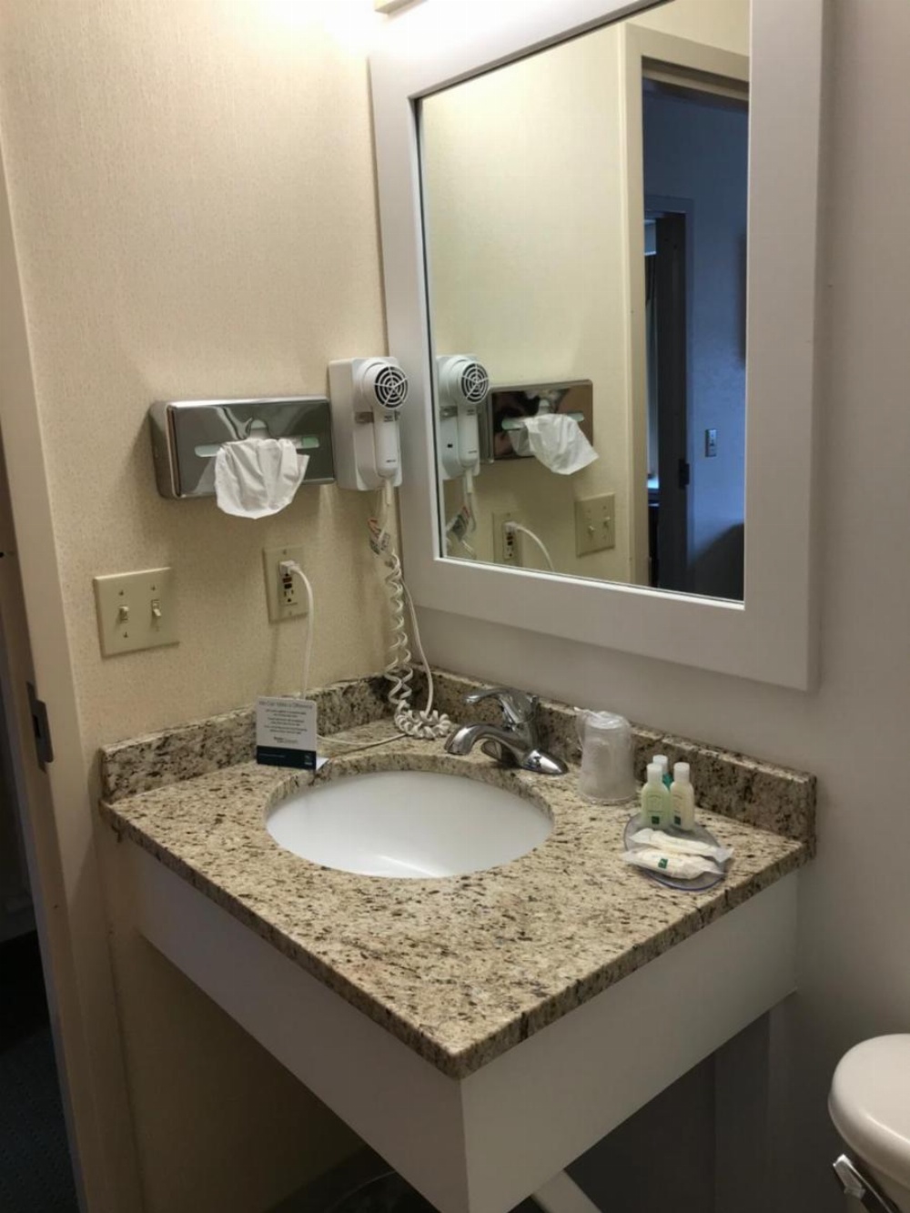 Room image 4